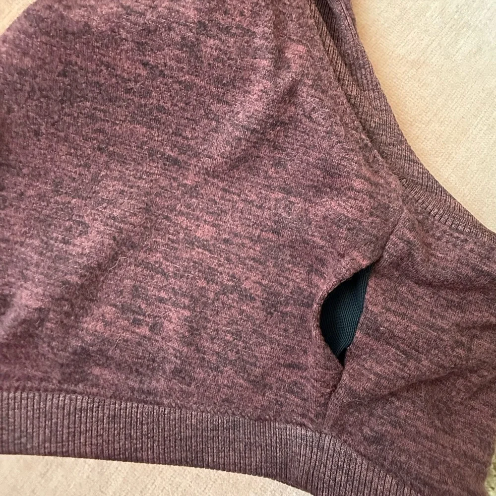 GapFit Ribbed Racerback Sports Bra Brushed Tech Jersey XS – Vintage Purple Wine